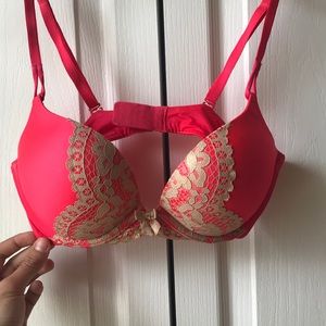 Victoria Secret Plunge Bombshell Bra